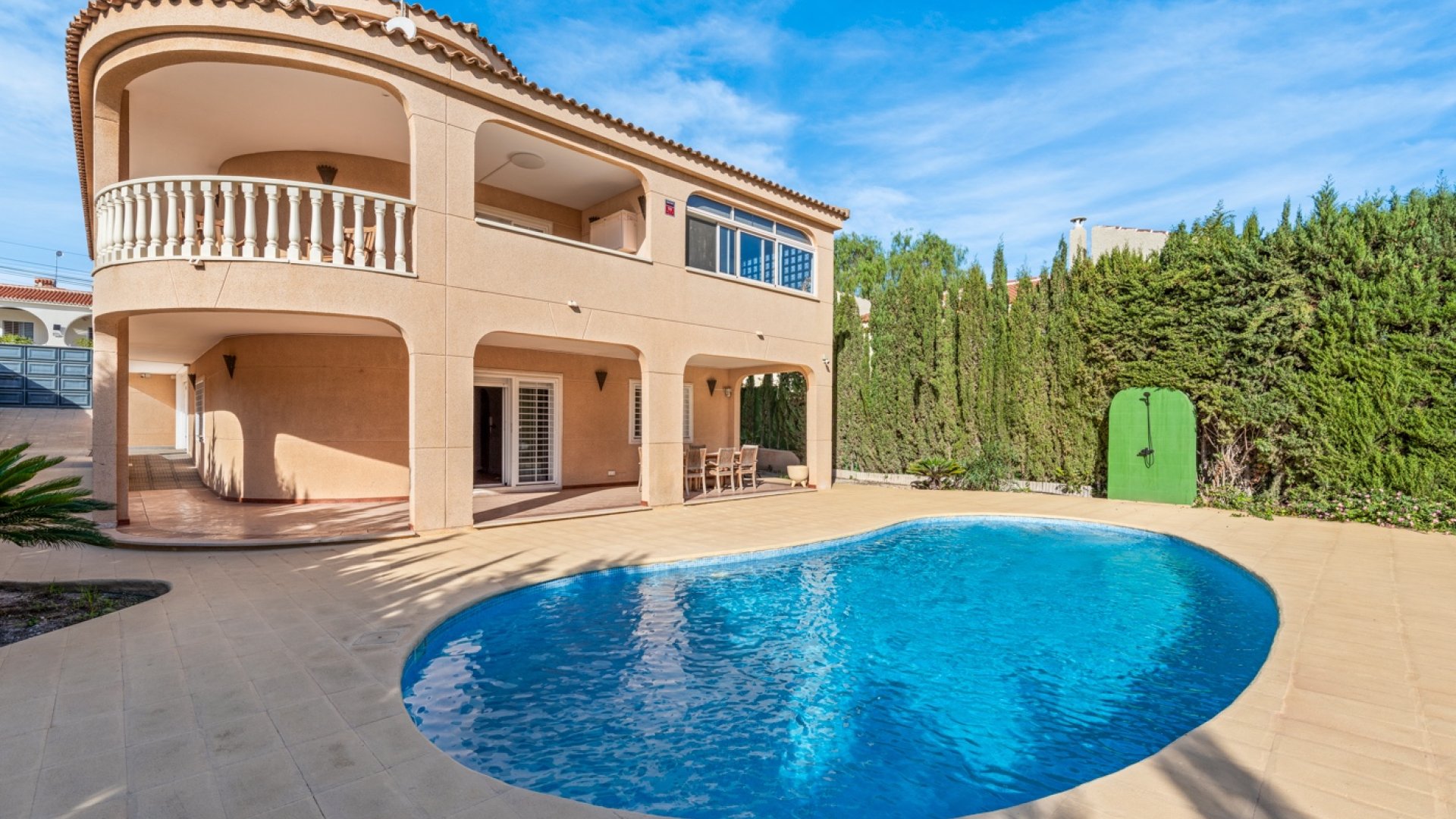 Resale - Villa -
Los Balcones