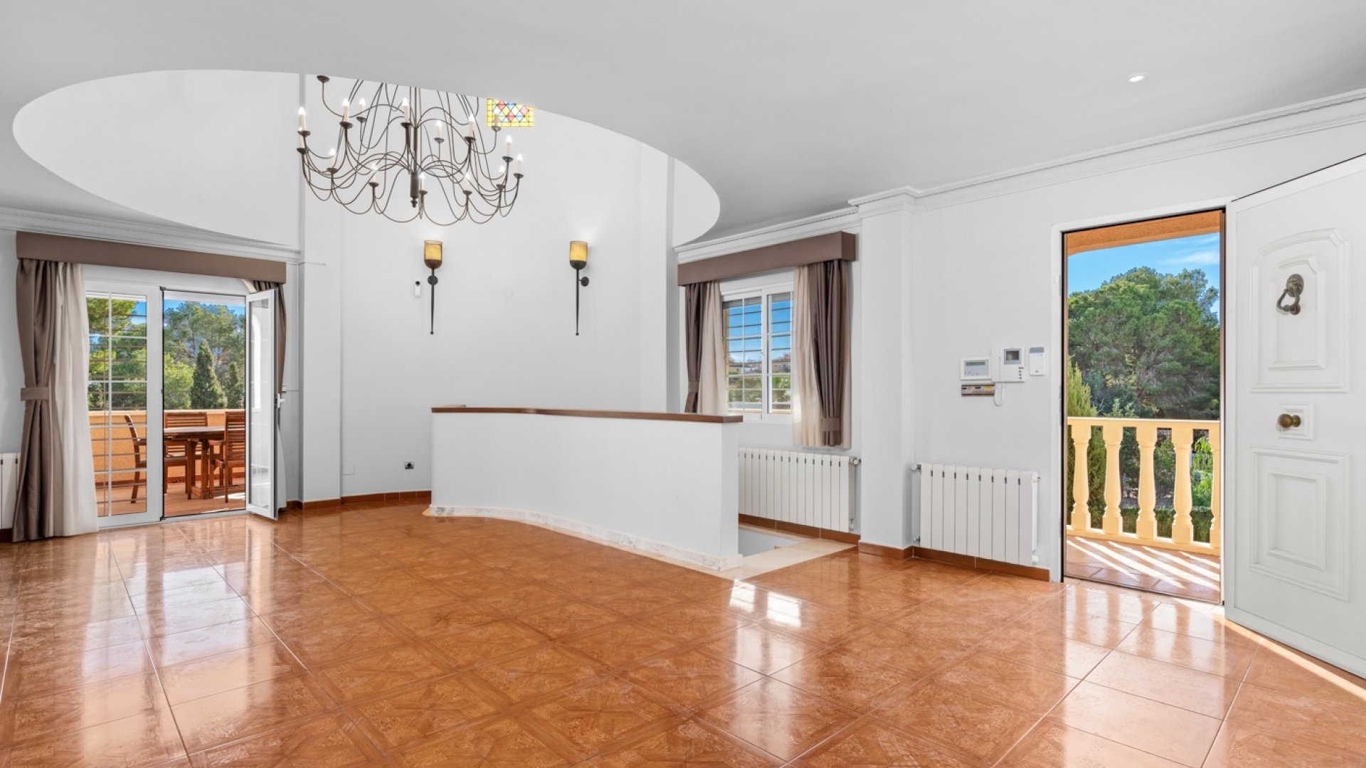 Resale - Villa -
Los Balcones