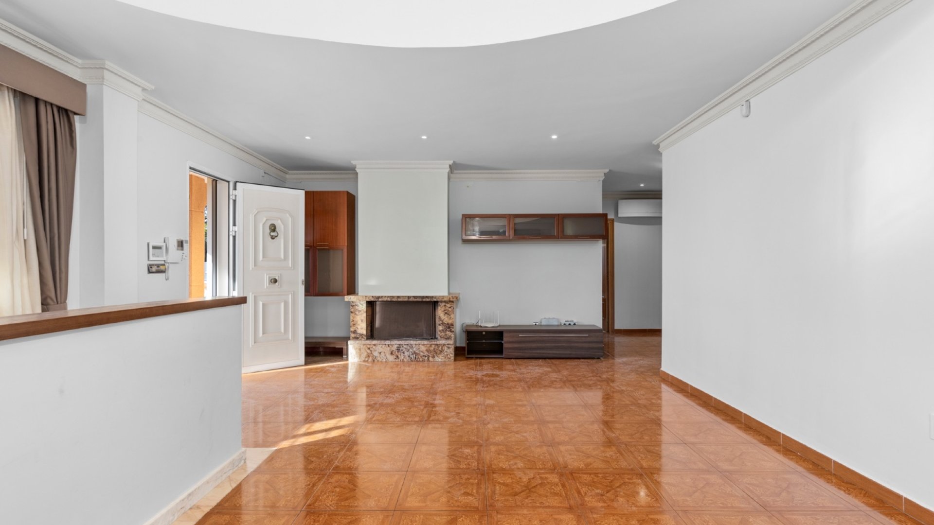 Resale - Villa -
Los Balcones