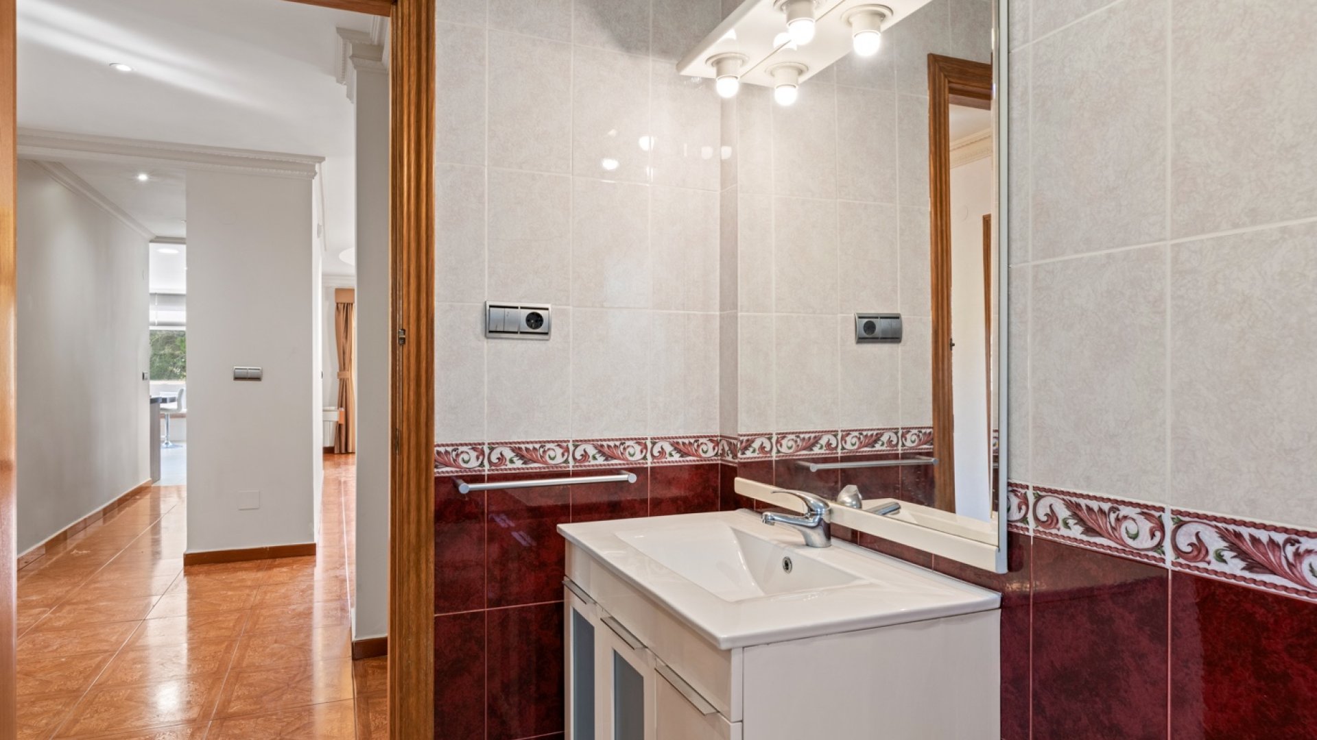 Resale - Villa -
Los Balcones