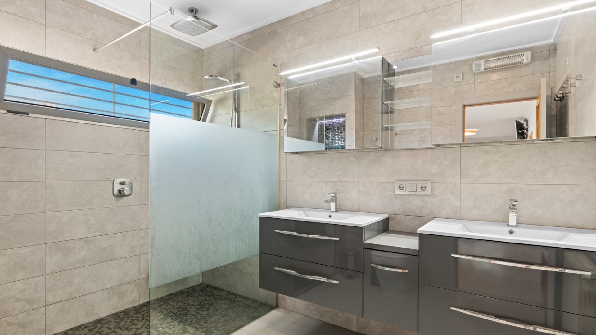 Resale - Villa -
Los Balcones