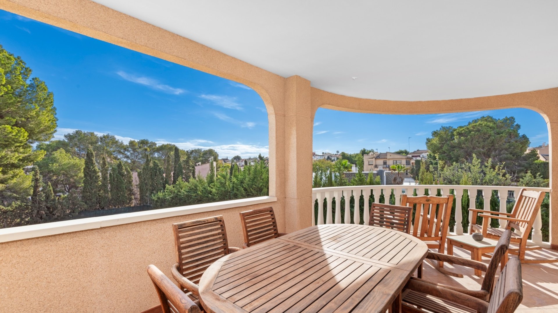 Resale - Villa -
Los Balcones