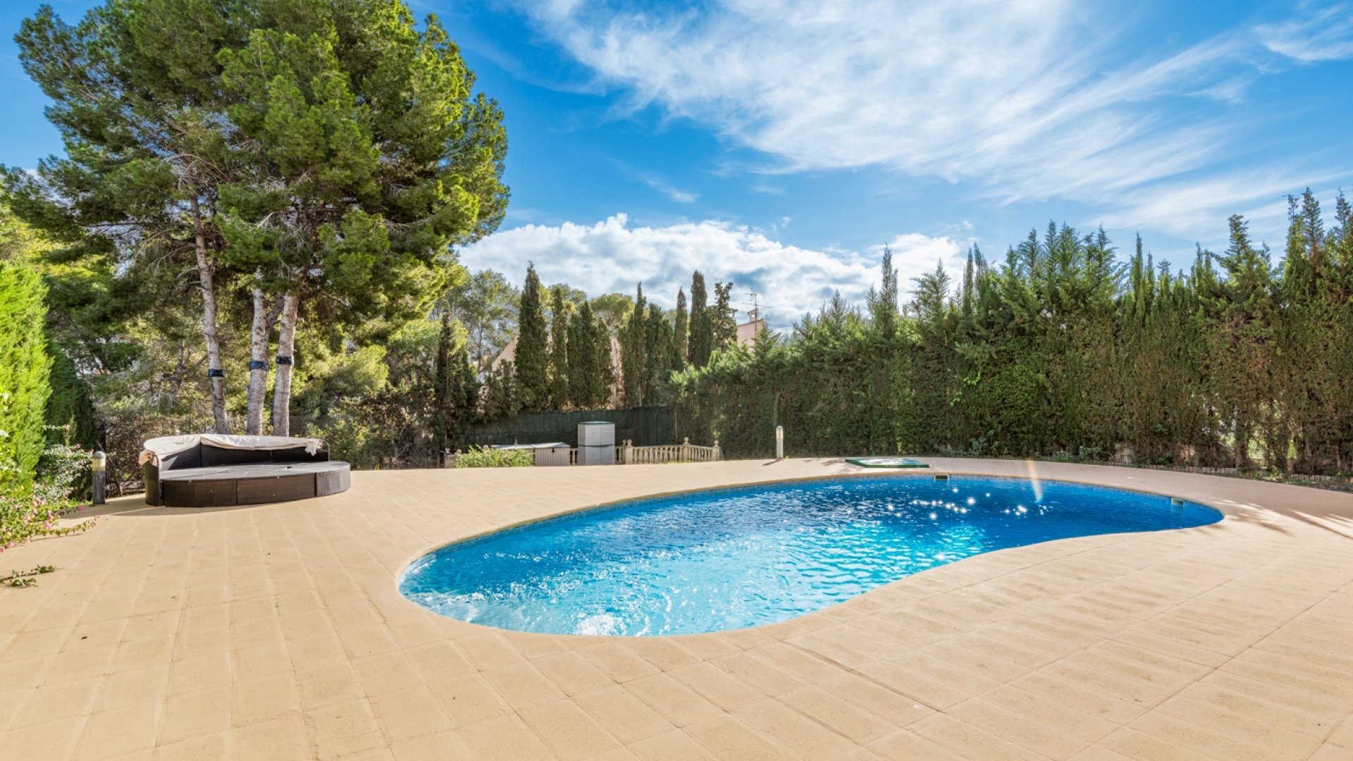Resale - Villa -
Los Balcones