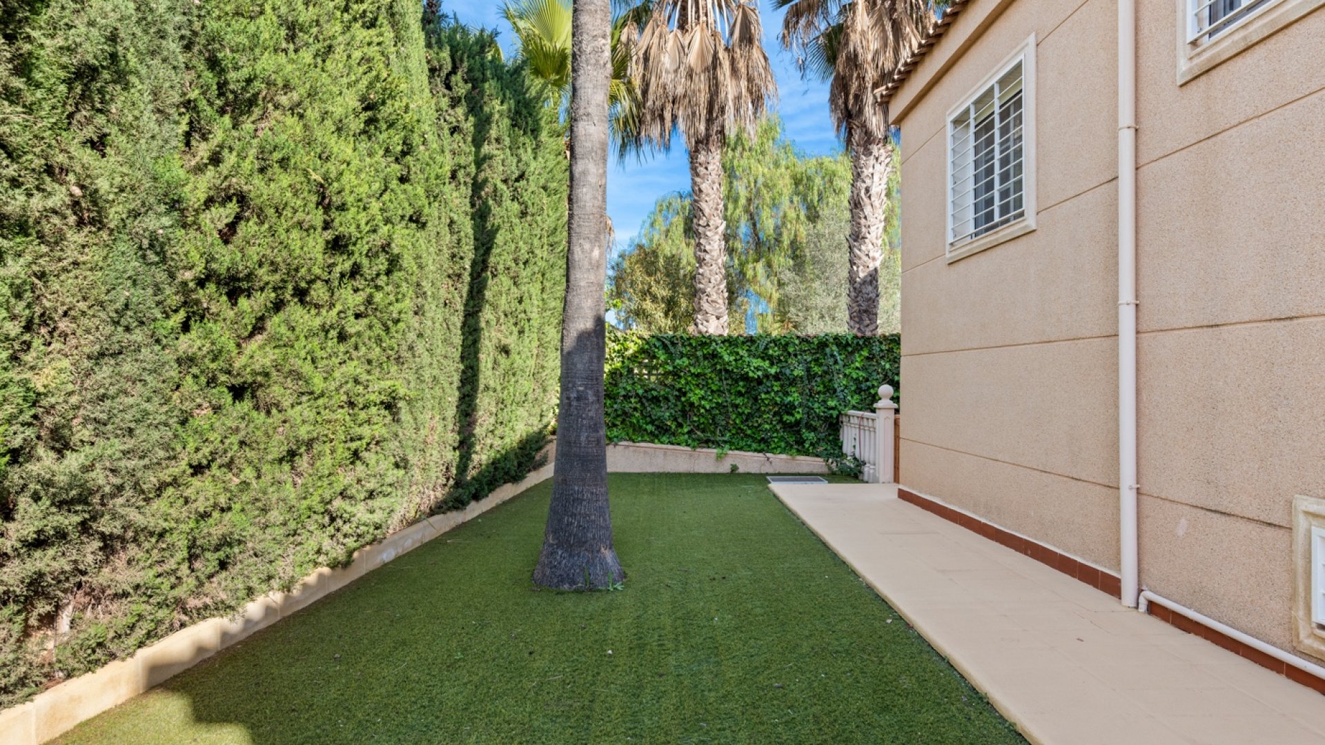 Resale - Villa -
Los Balcones