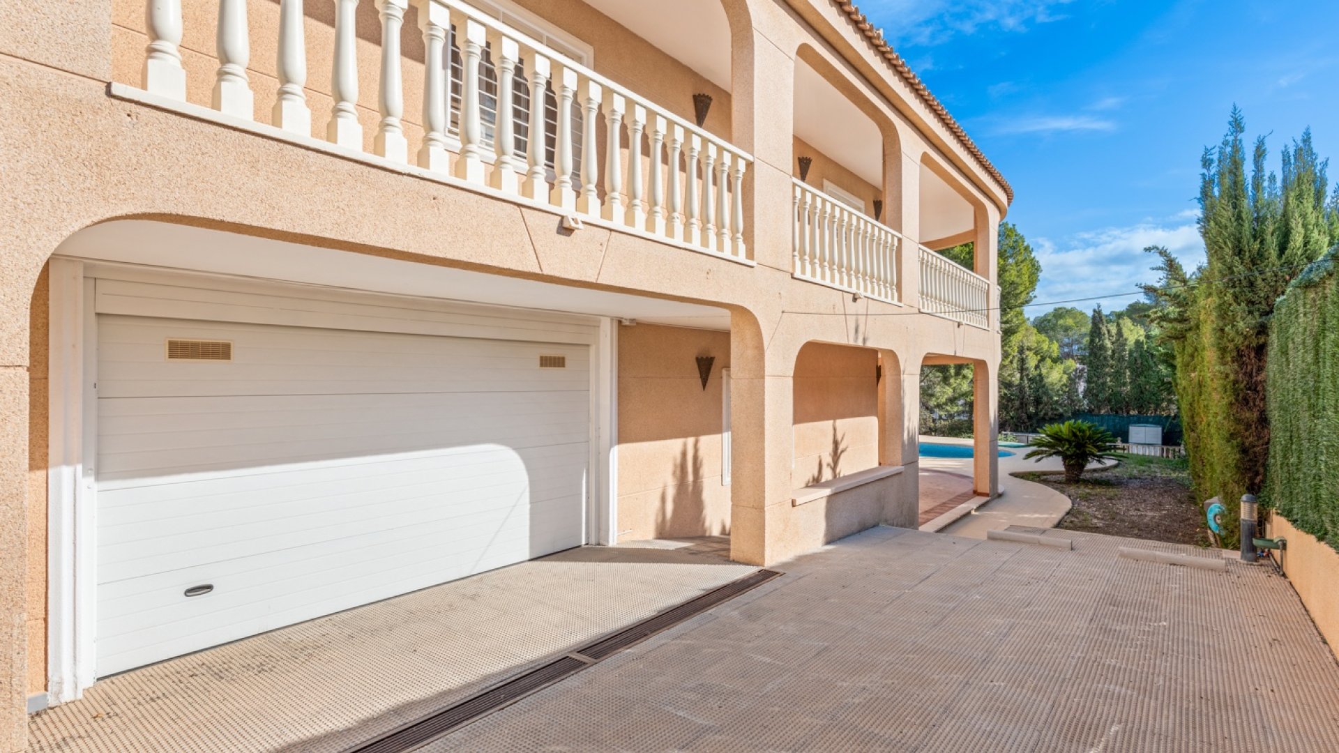Resale - Villa -
Los Balcones