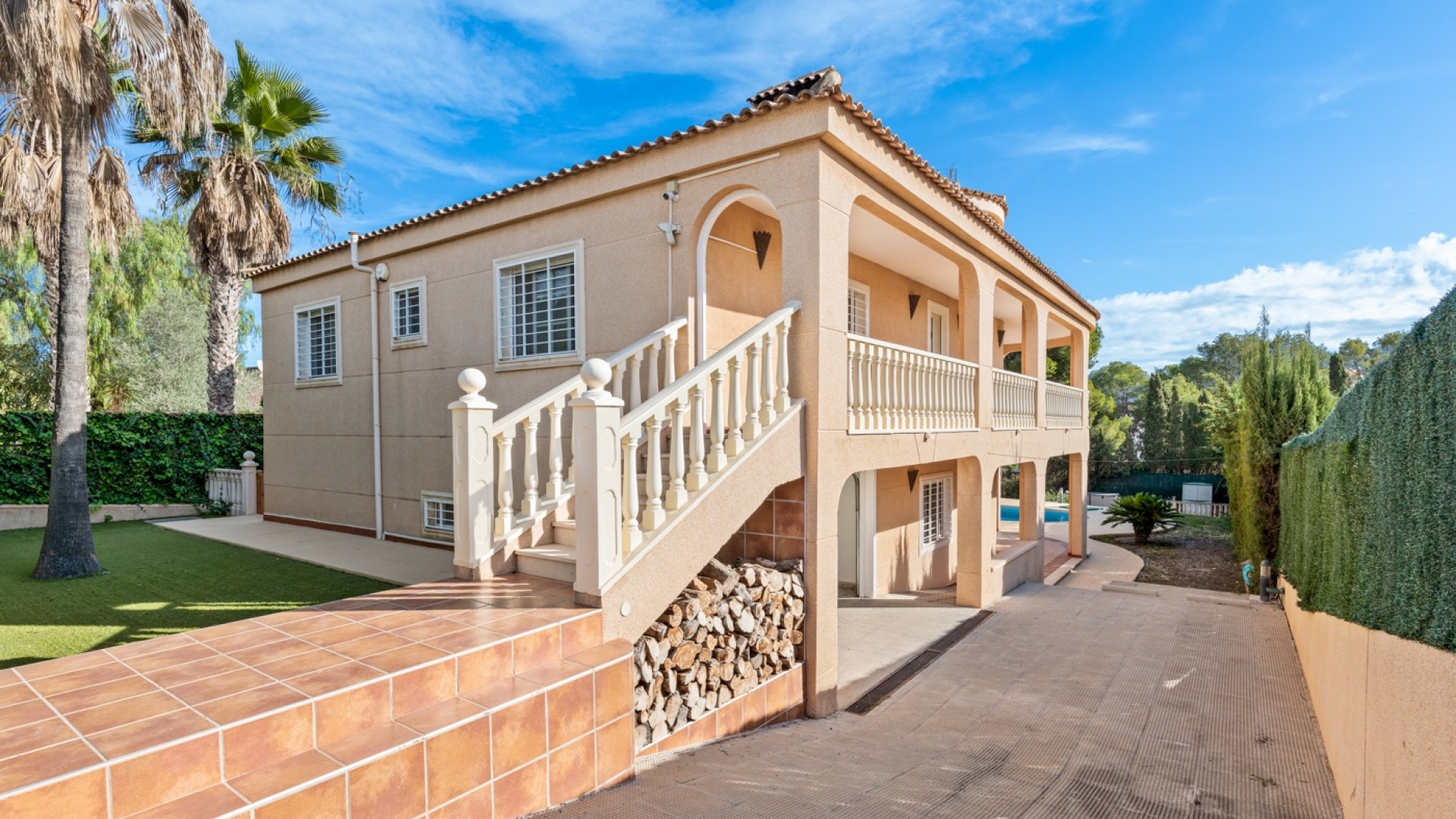 Resale - Villa -
Los Balcones