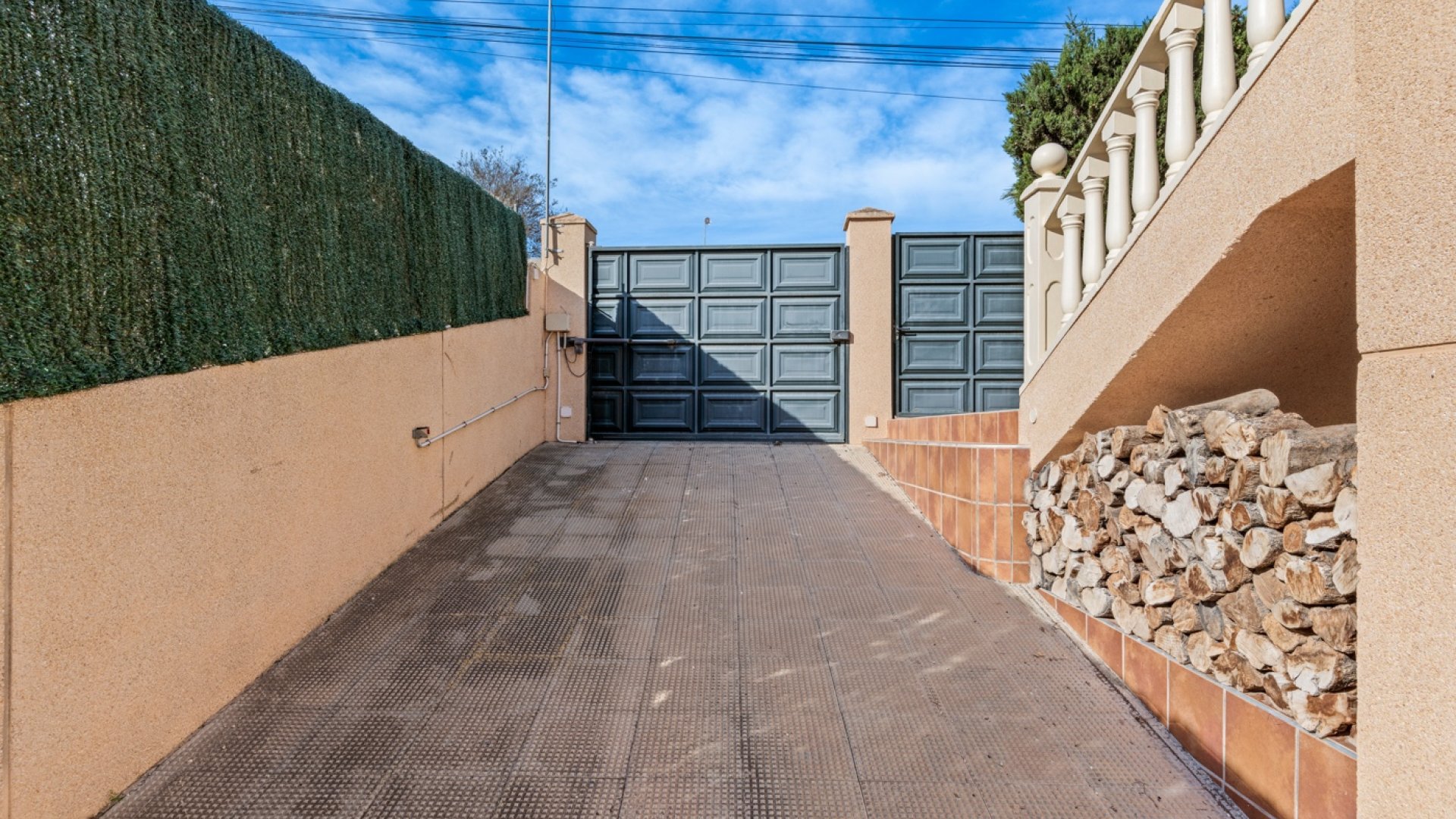 Resale - Villa -
Los Balcones