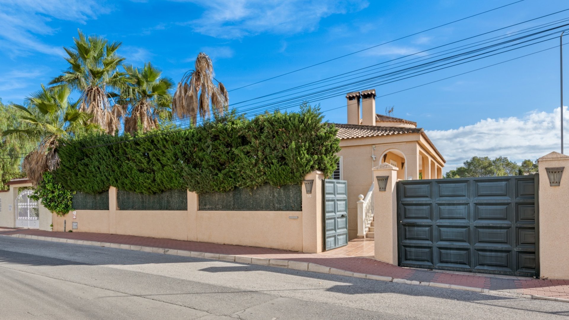 Resale - Villa -
Los Balcones