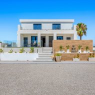 Resale - Villa -
Los Montesinos - La Herrada