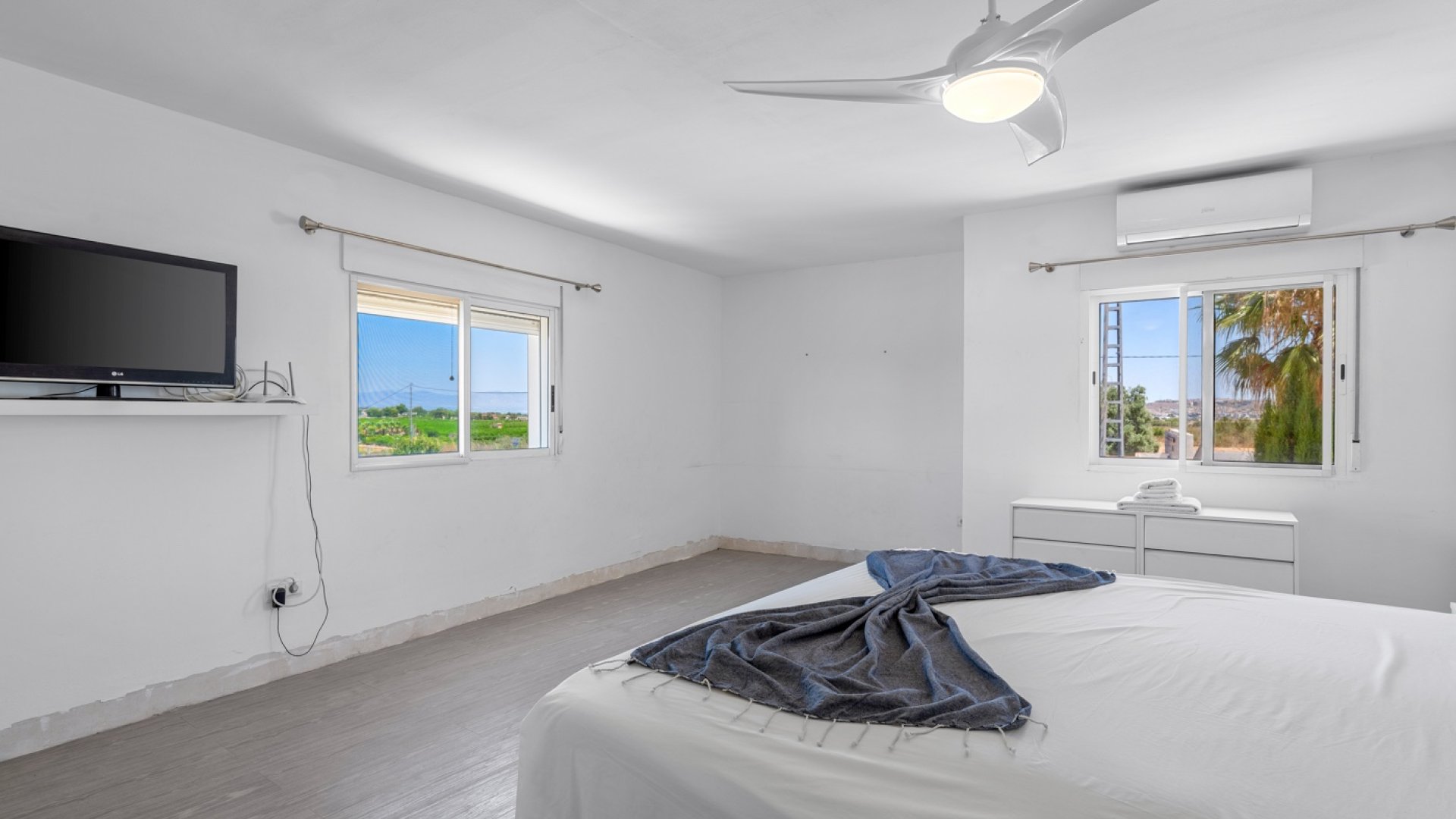 Resale - Villa -
Los Montesinos - La Herrada
