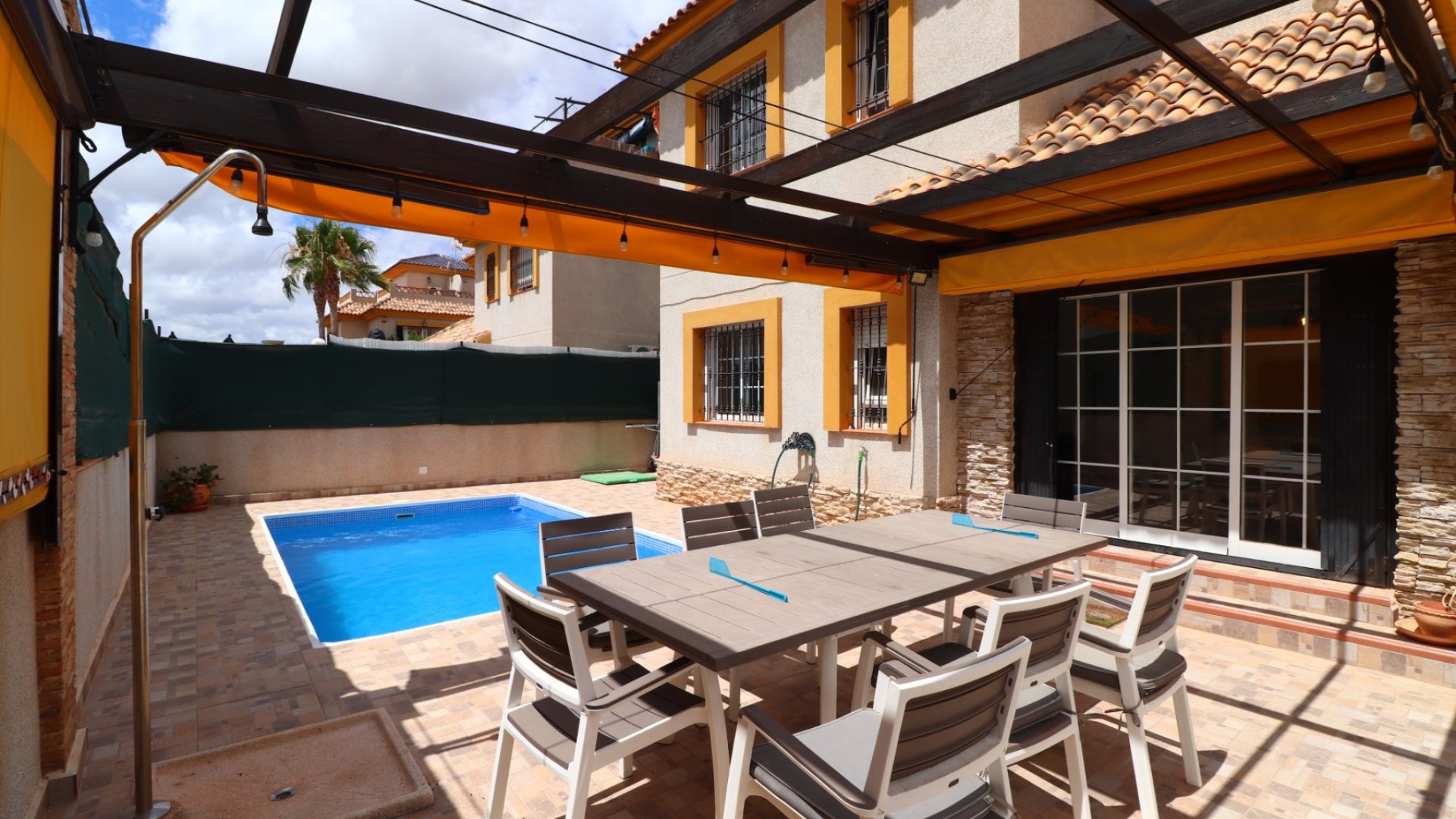 Resale - Villa -
Los Montesinos - La Herrada
