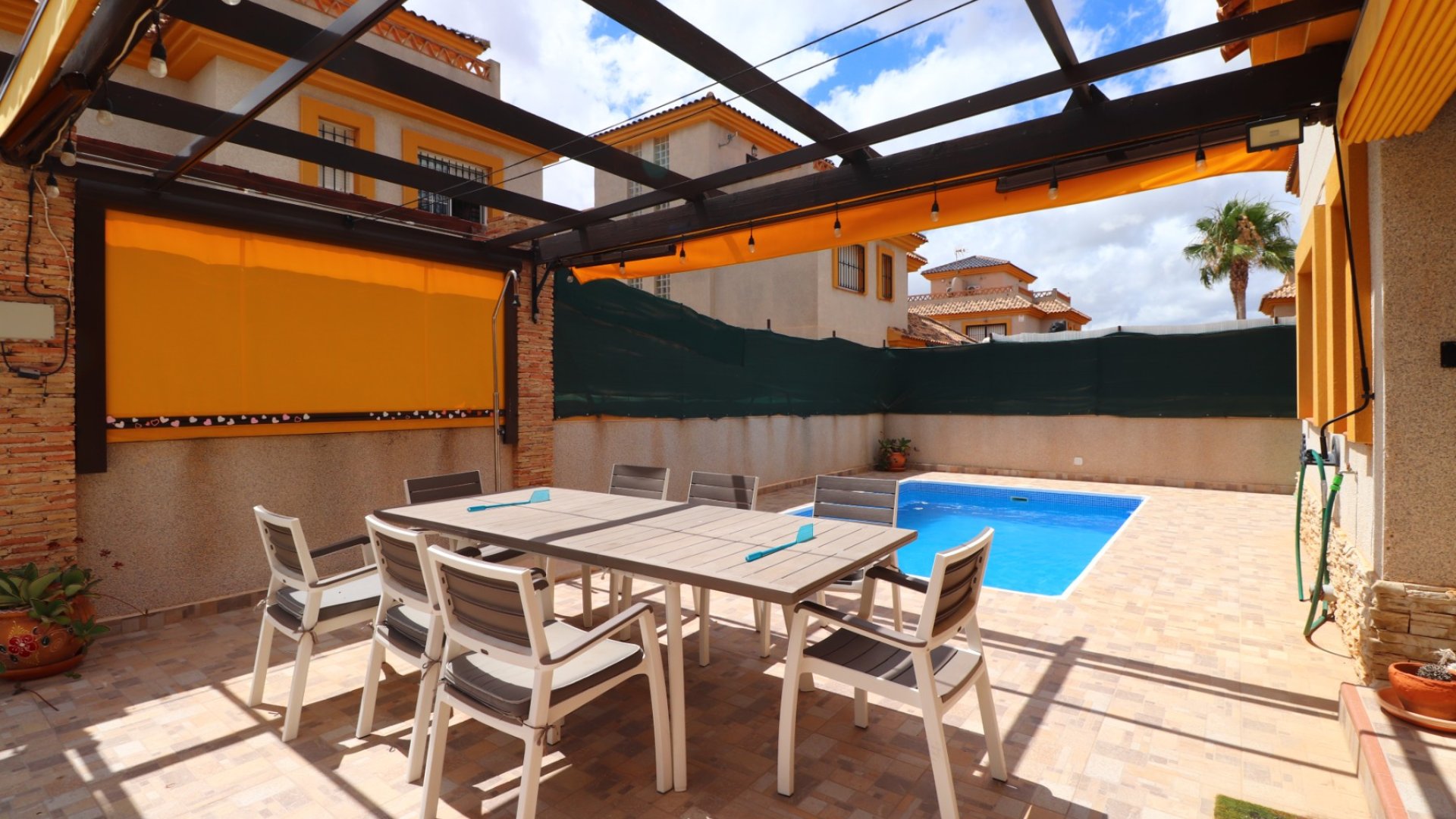 Resale - Villa -
Los Montesinos - La Herrada