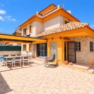 Resale - Villa -
Los Montesinos - La Herrada