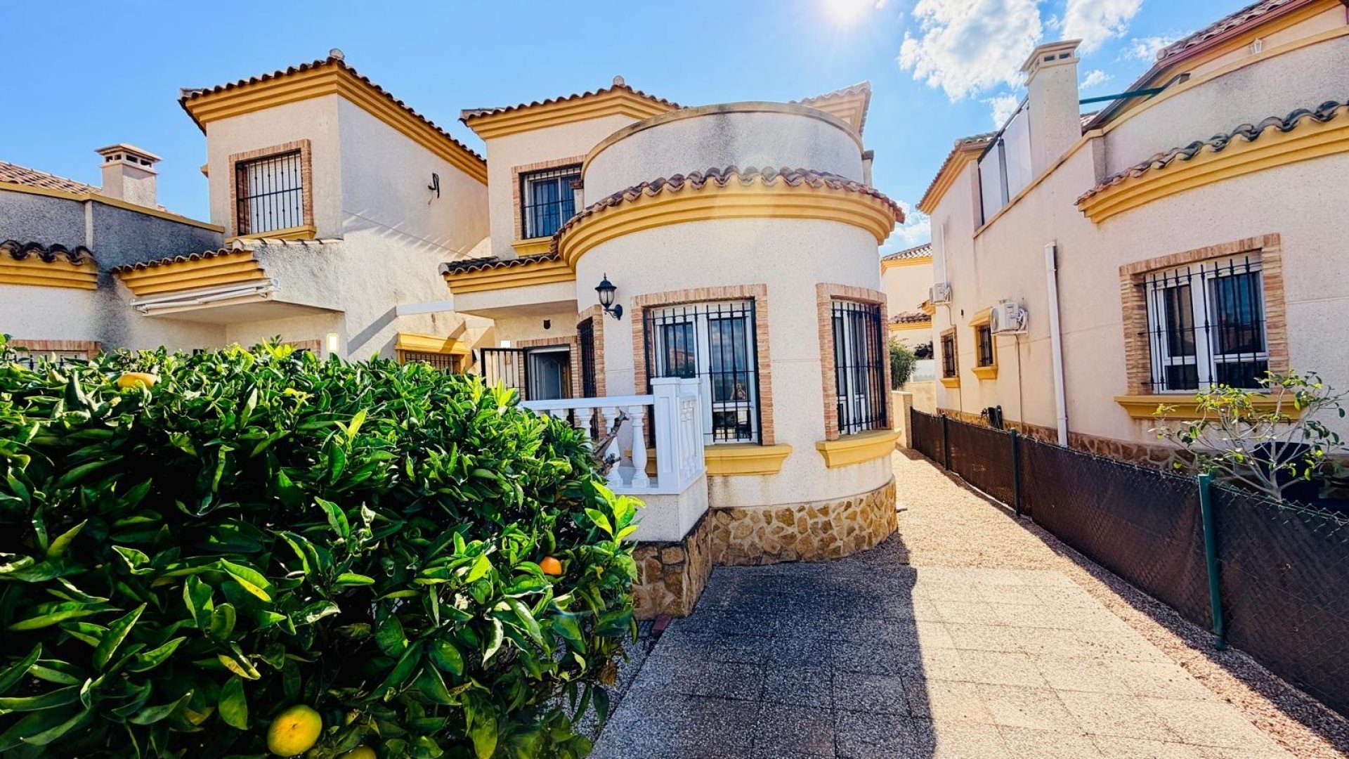 Resale - Villa -
Los Montesinos - La Herrada