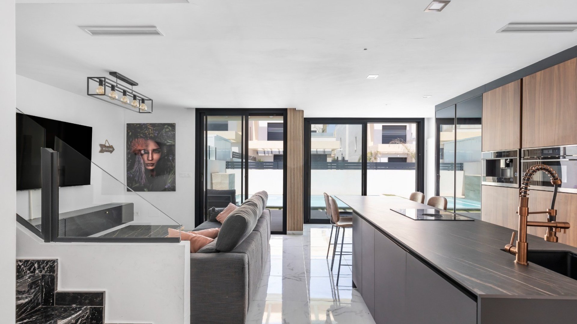 Resale - Villa -
Los Montesinos - La Herrada