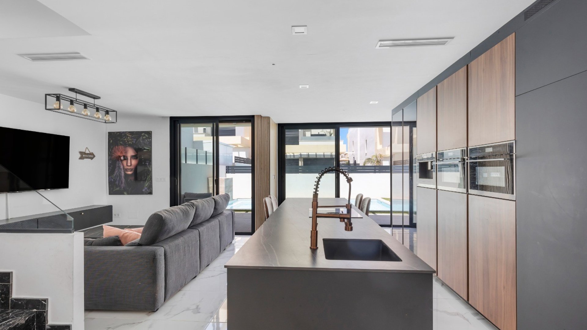 Resale - Villa -
Los Montesinos - La Herrada