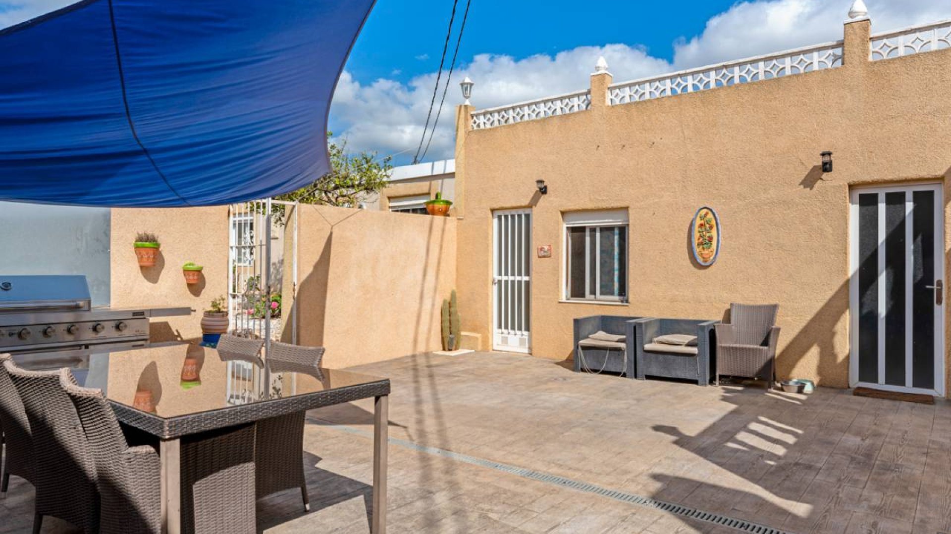 Resale - Villa -
Los Montesinos