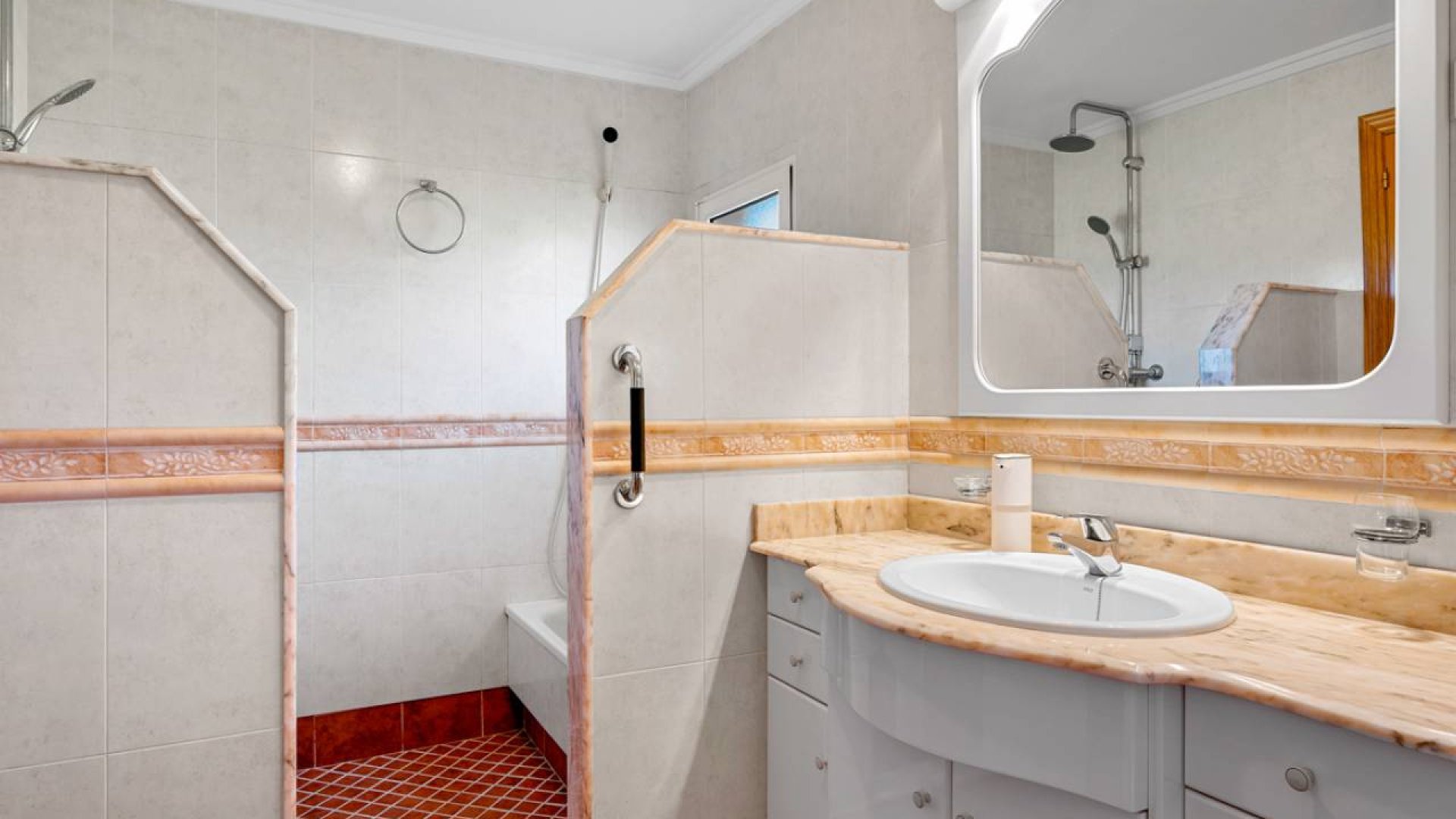 Resale - Villa -
Los Montesinos