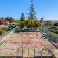 Resale - Villa -
Los Montesinos