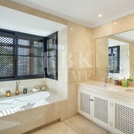 Resale - Villa -
Malaga - Benahavís
