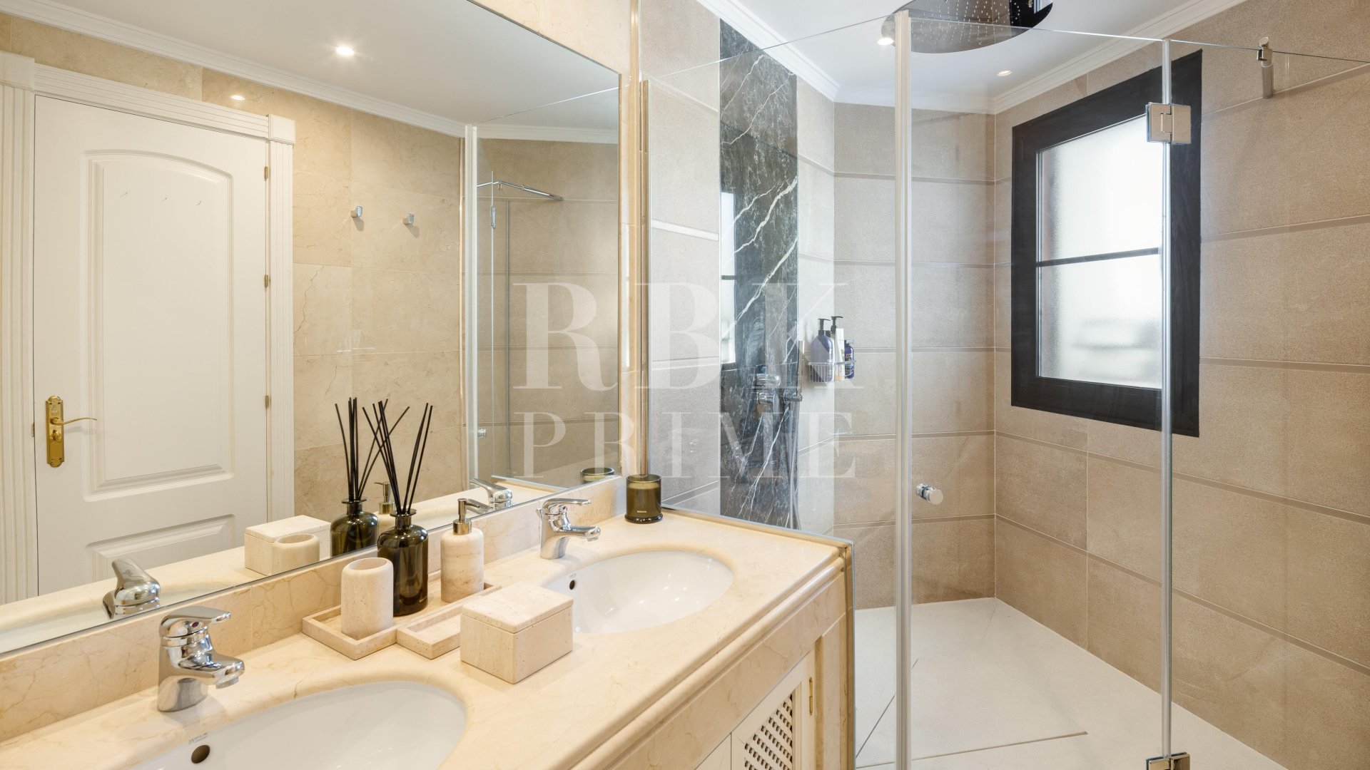 Resale - Villa -
Malaga - Benahavís