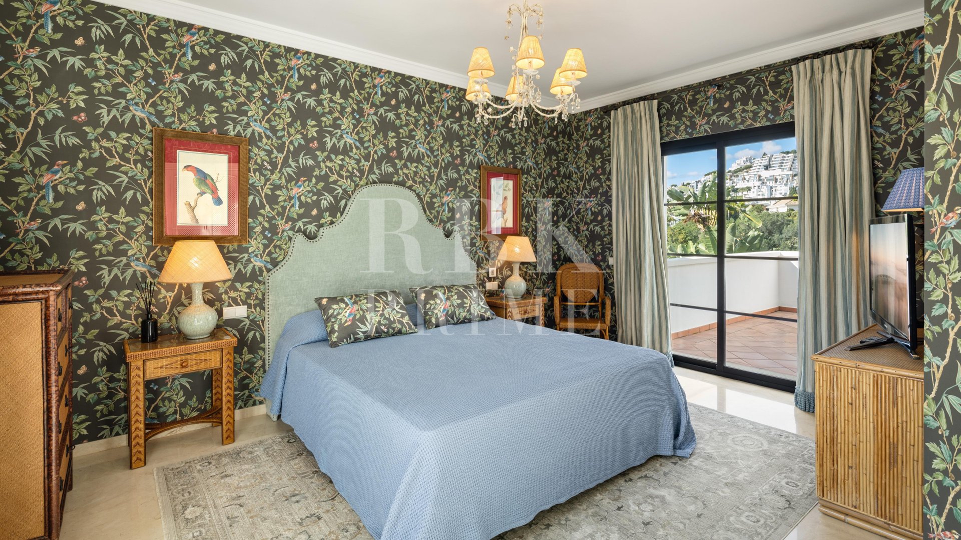 Resale - Villa -
Malaga - Benahavís