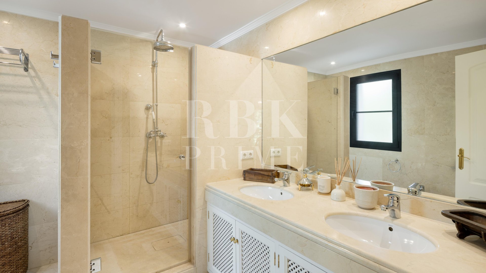 Resale - Villa -
Malaga - Benahavís
