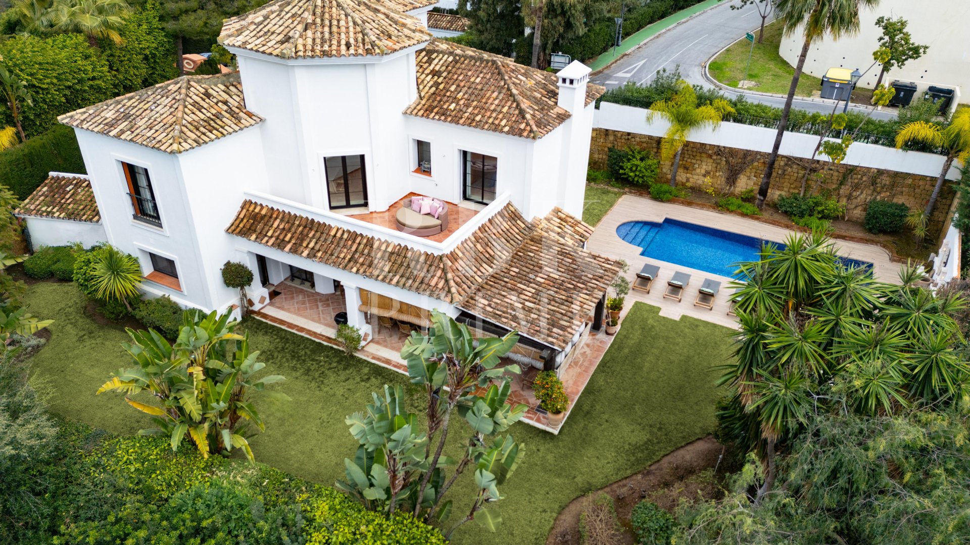 Resale - Villa -
Malaga - Benahavís