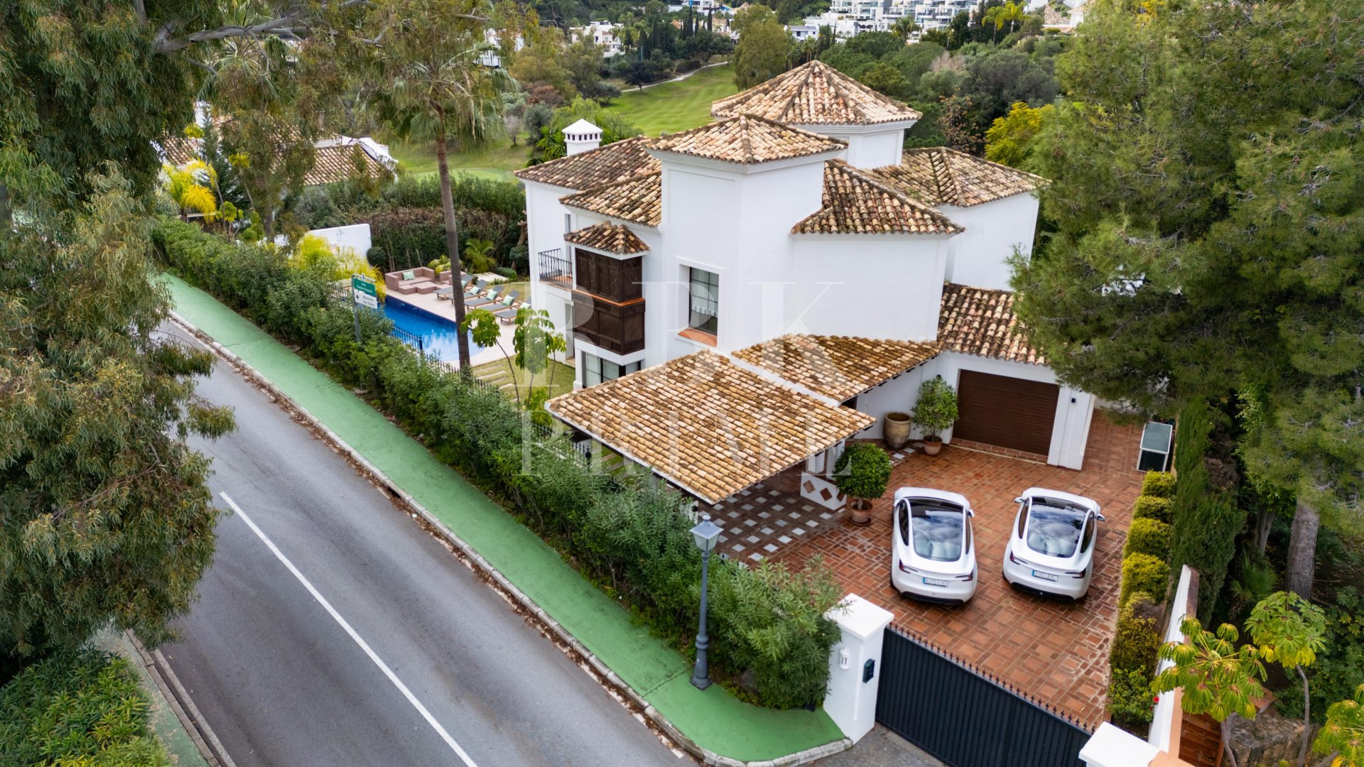 Resale - Villa -
Malaga - Benahavís