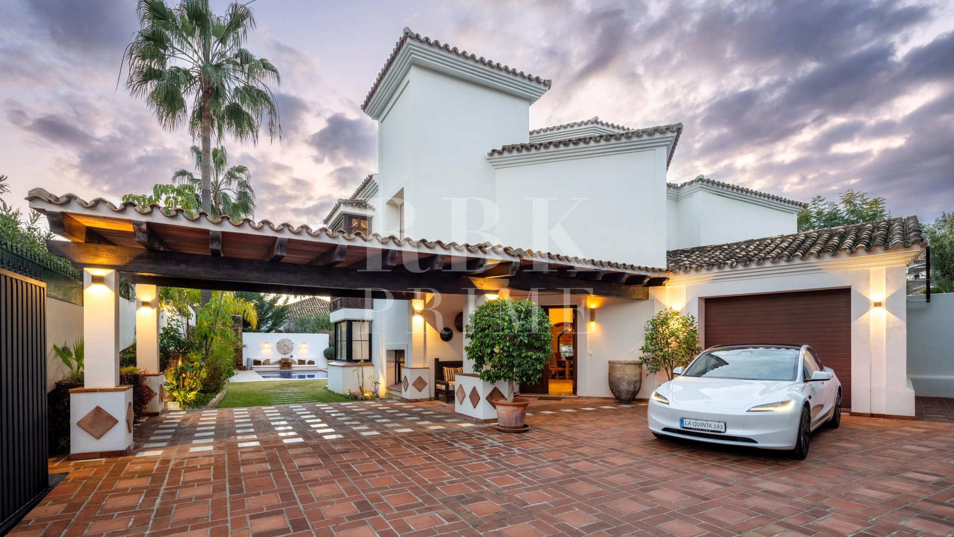 Resale - Villa -
Malaga - Benahavís