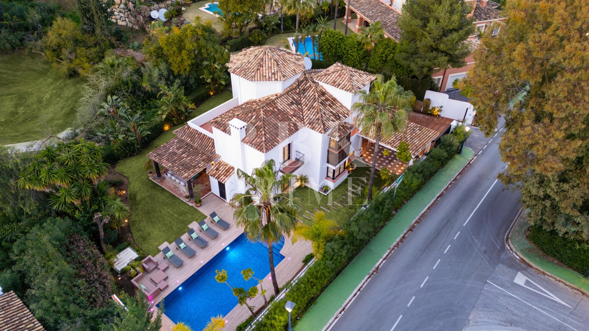 Resale - Villa -
Malaga - Benahavís