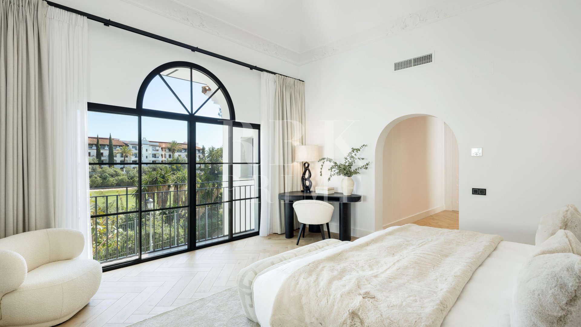 Resale - Villa -
Malaga - Benahavís