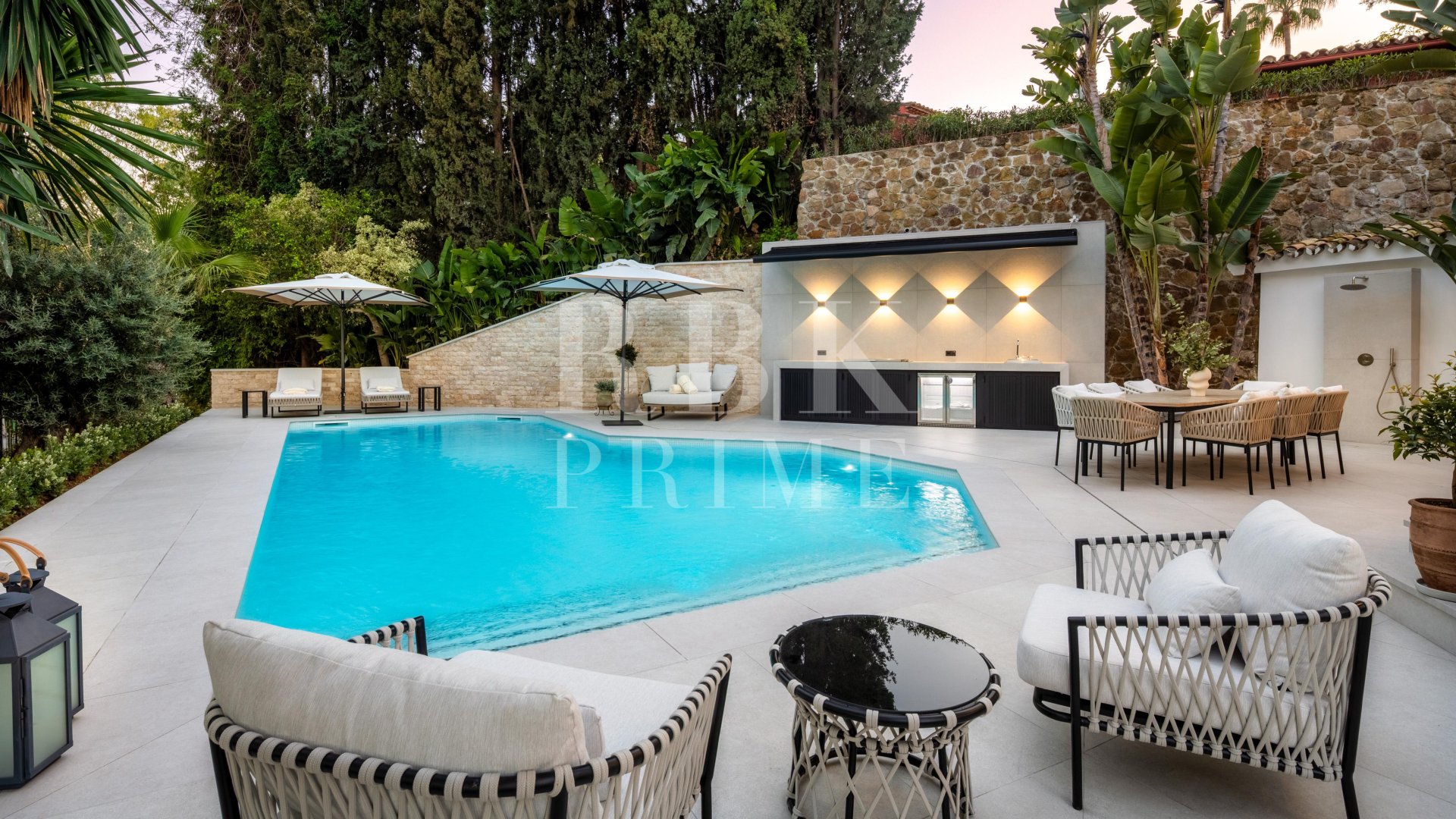 Resale - Villa -
Malaga - Benahavís