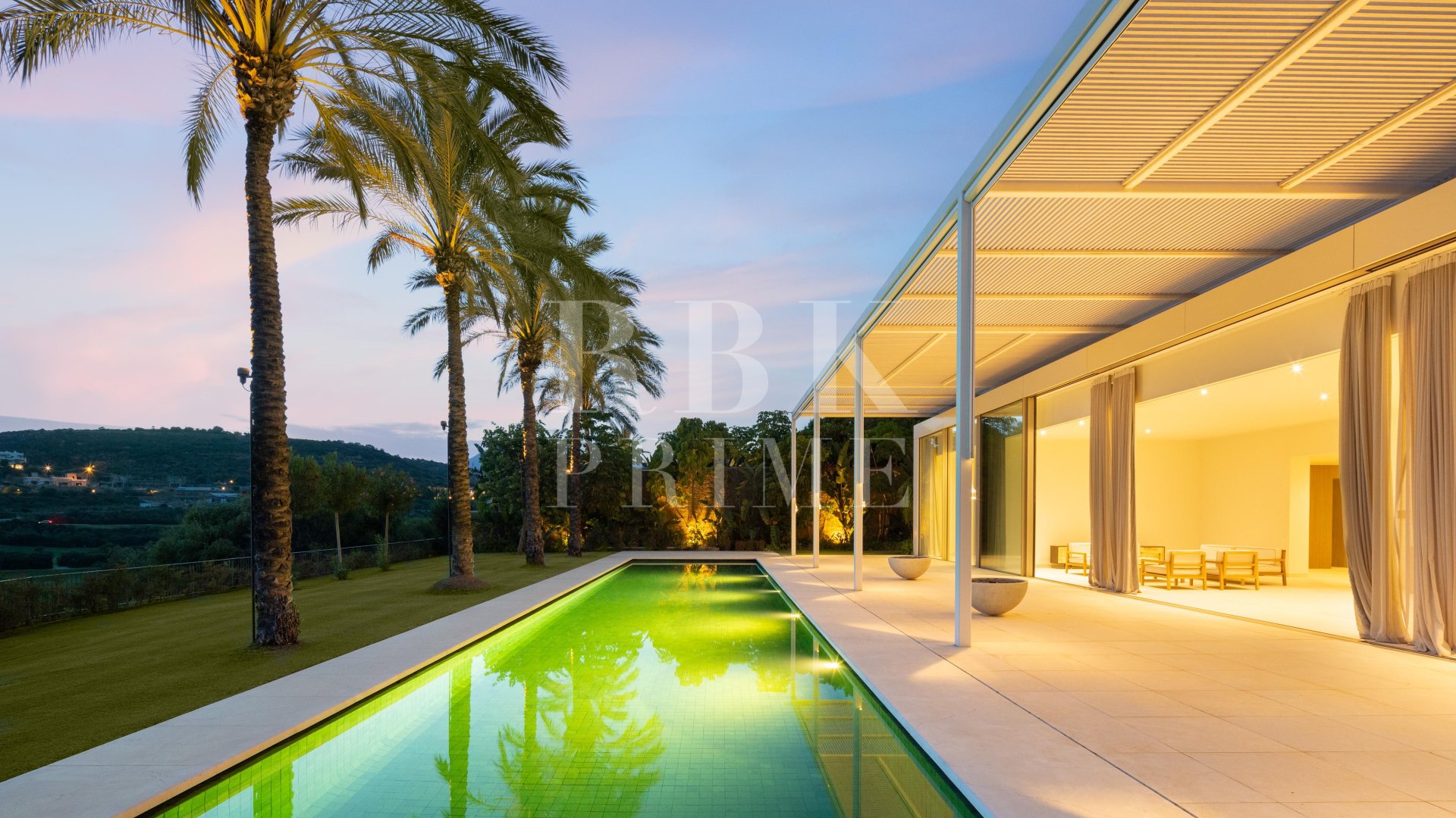 Resale - Villa -
Malaga - Casares