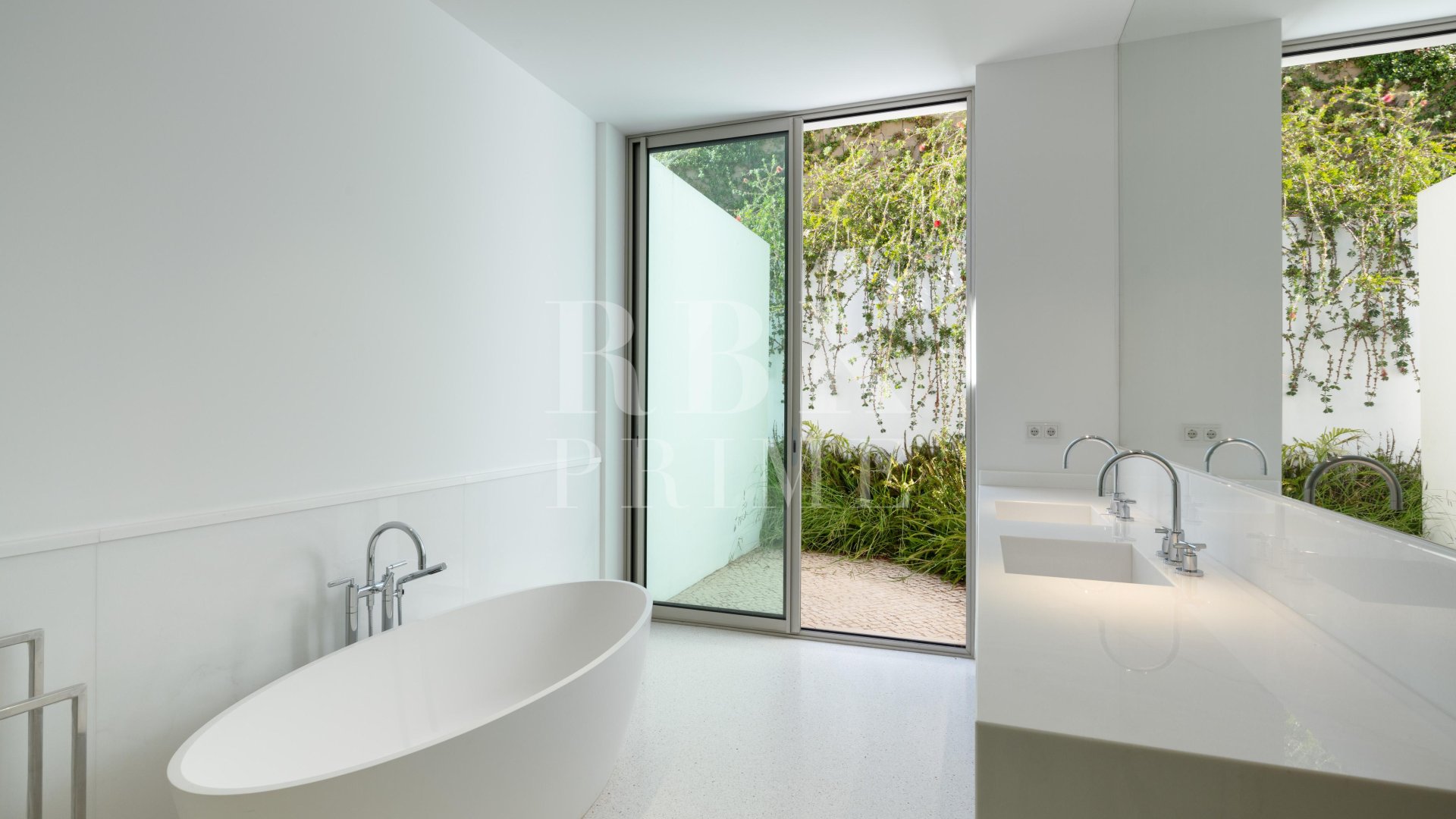 Resale - Villa -
Malaga - Casares