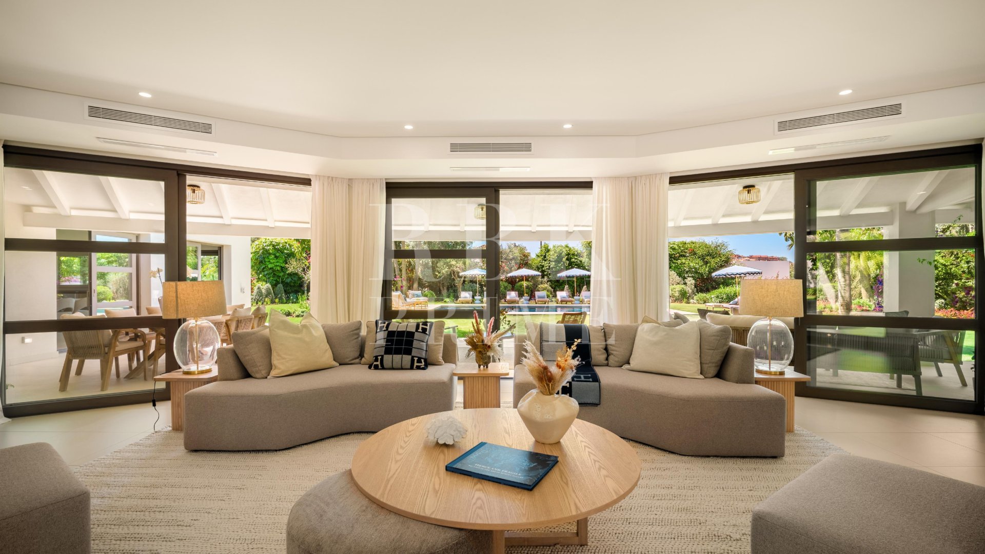 Resale - Villa -
Malaga - Málaga