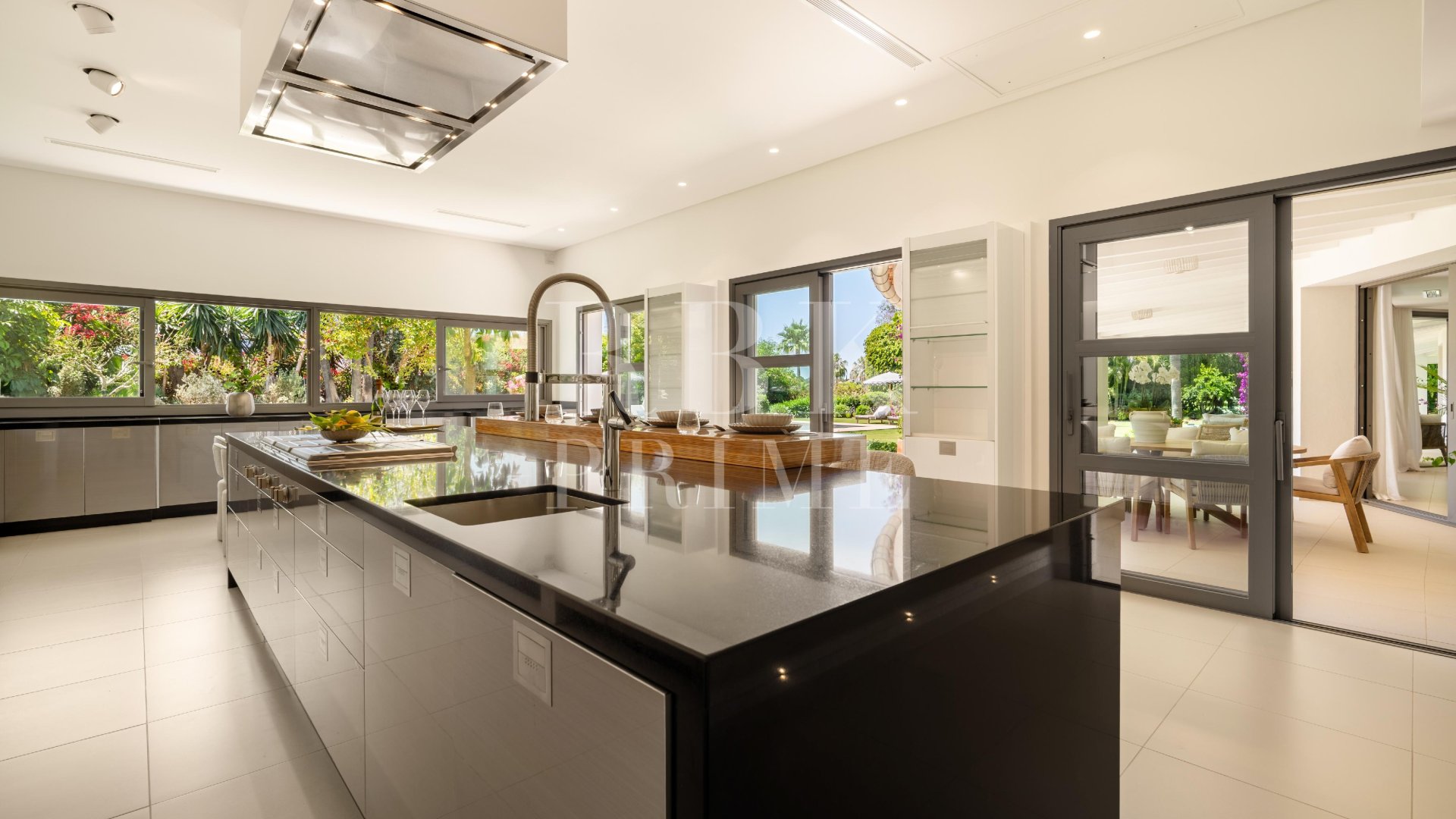 Resale - Villa -
Malaga - Málaga