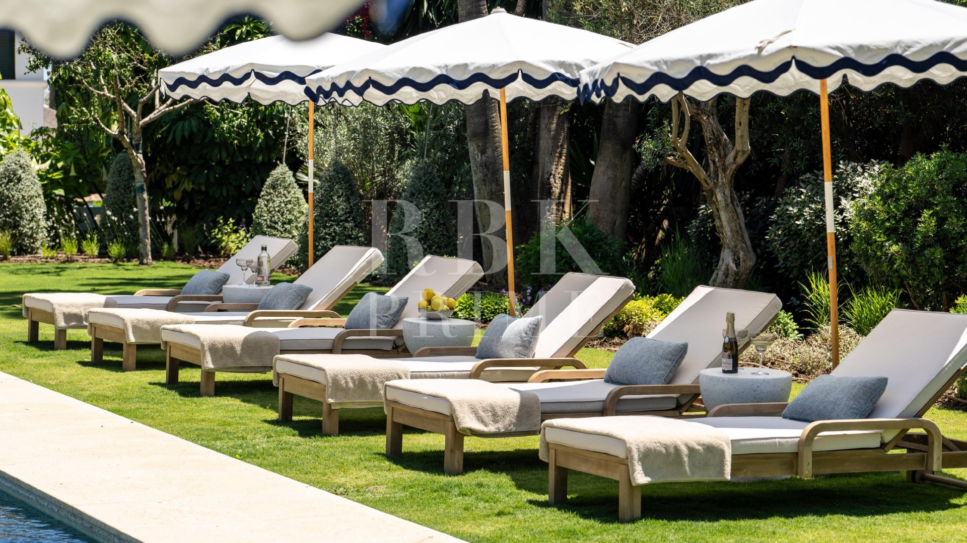 Resale - Villa -
Malaga - Málaga