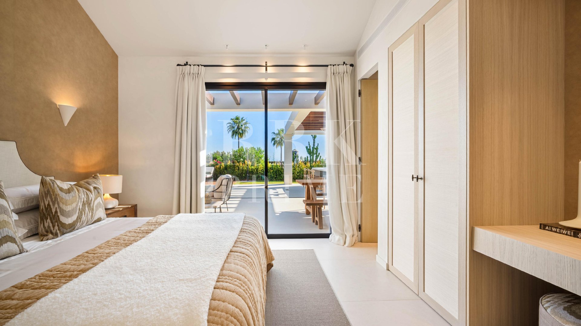 Resale - Villa -
Malaga - Nueva Andalucía
