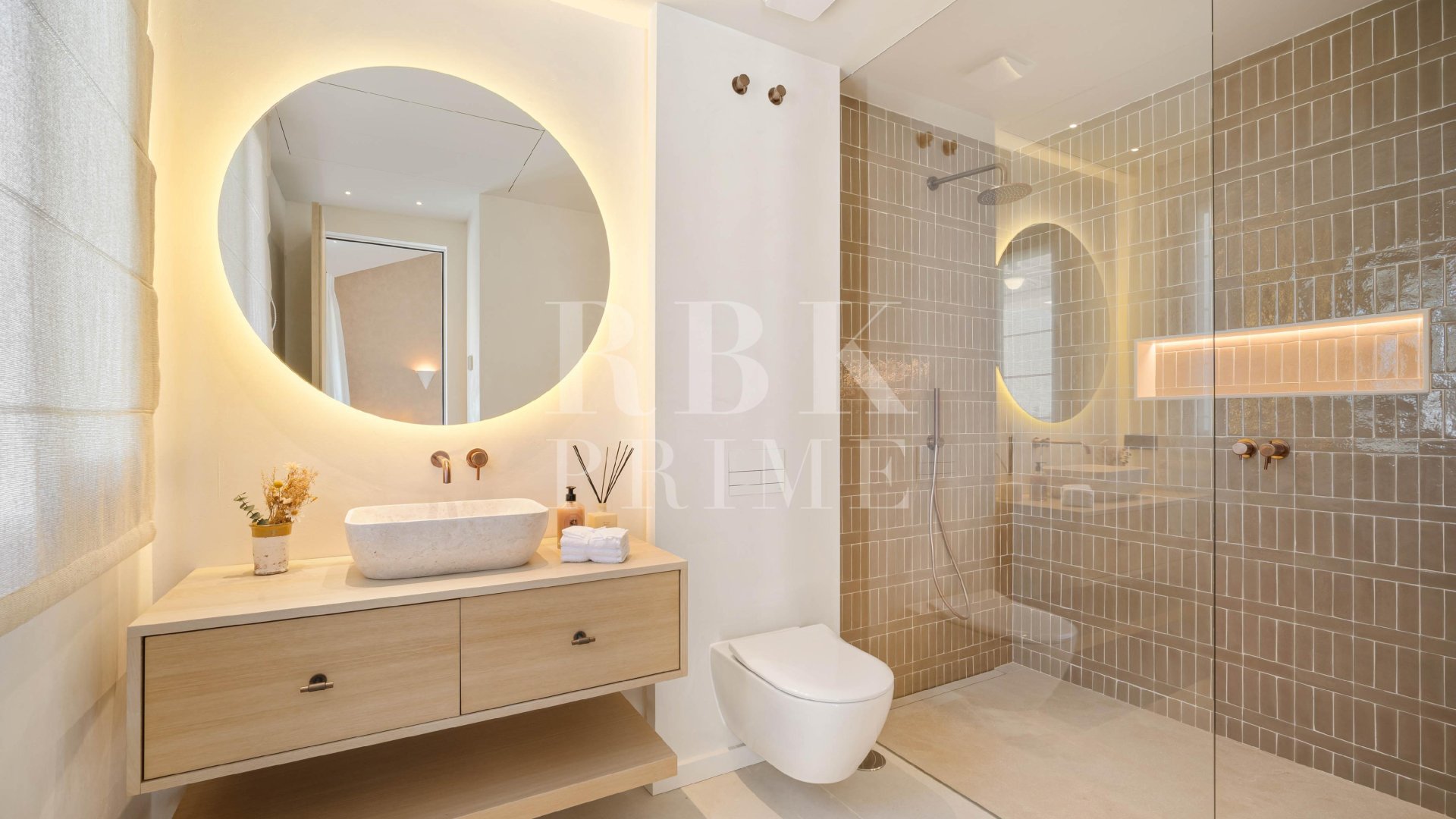 Resale - Villa -
Malaga - Nueva Andalucía
