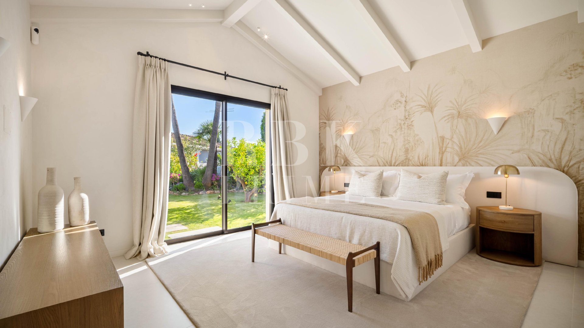 Resale - Villa -
Malaga - Nueva Andalucía