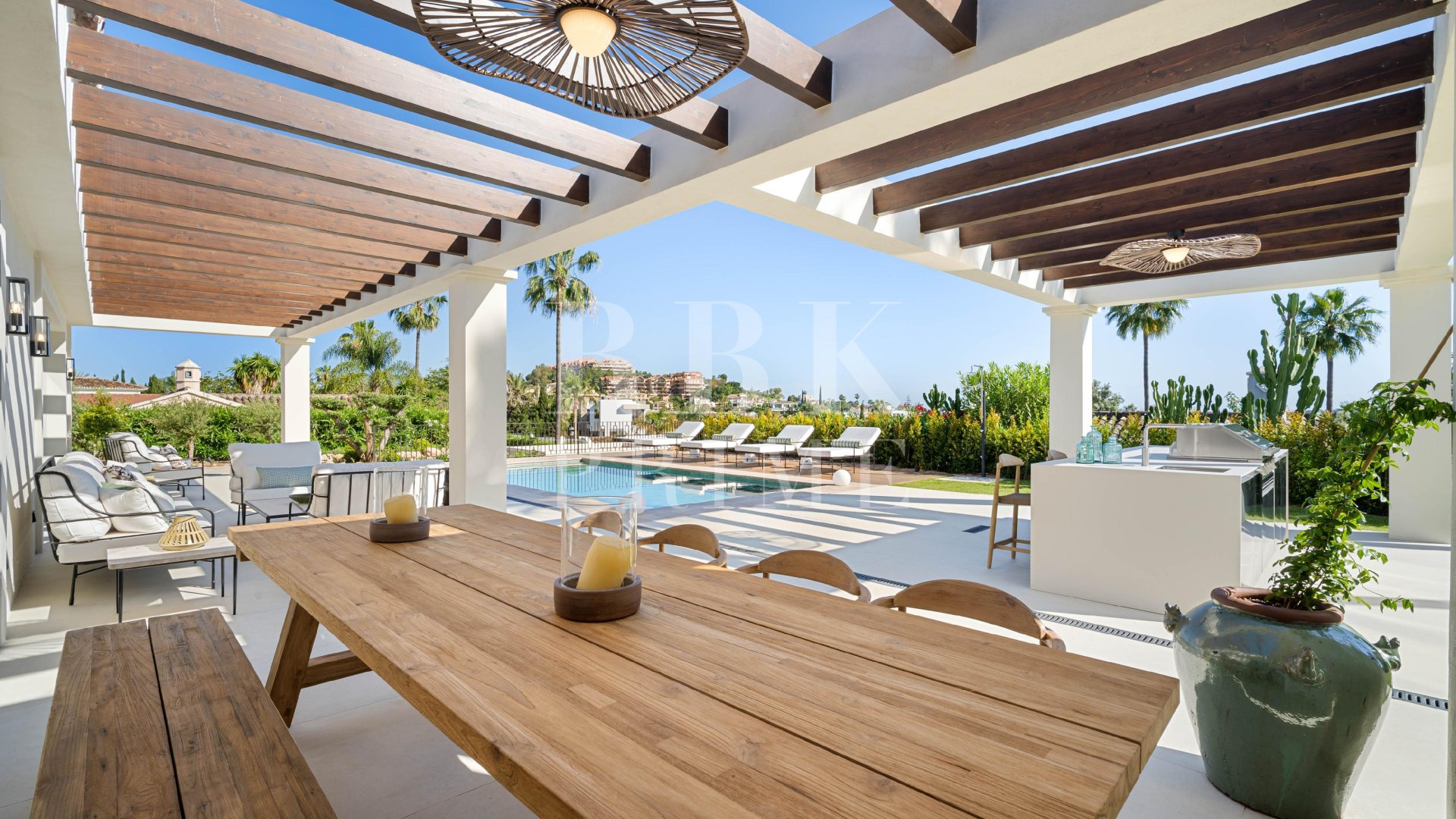 Resale - Villa -
Malaga - Nueva Andalucía