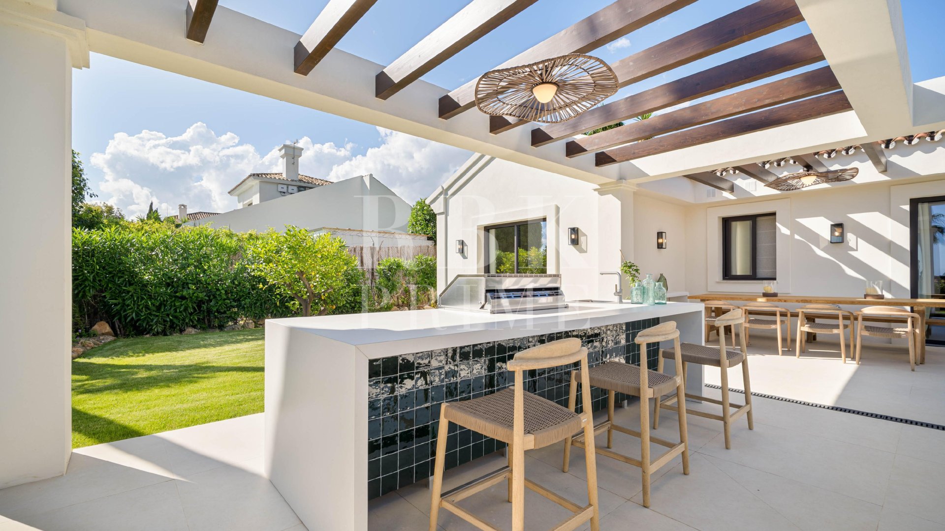 Resale - Villa -
Malaga - Nueva Andalucía