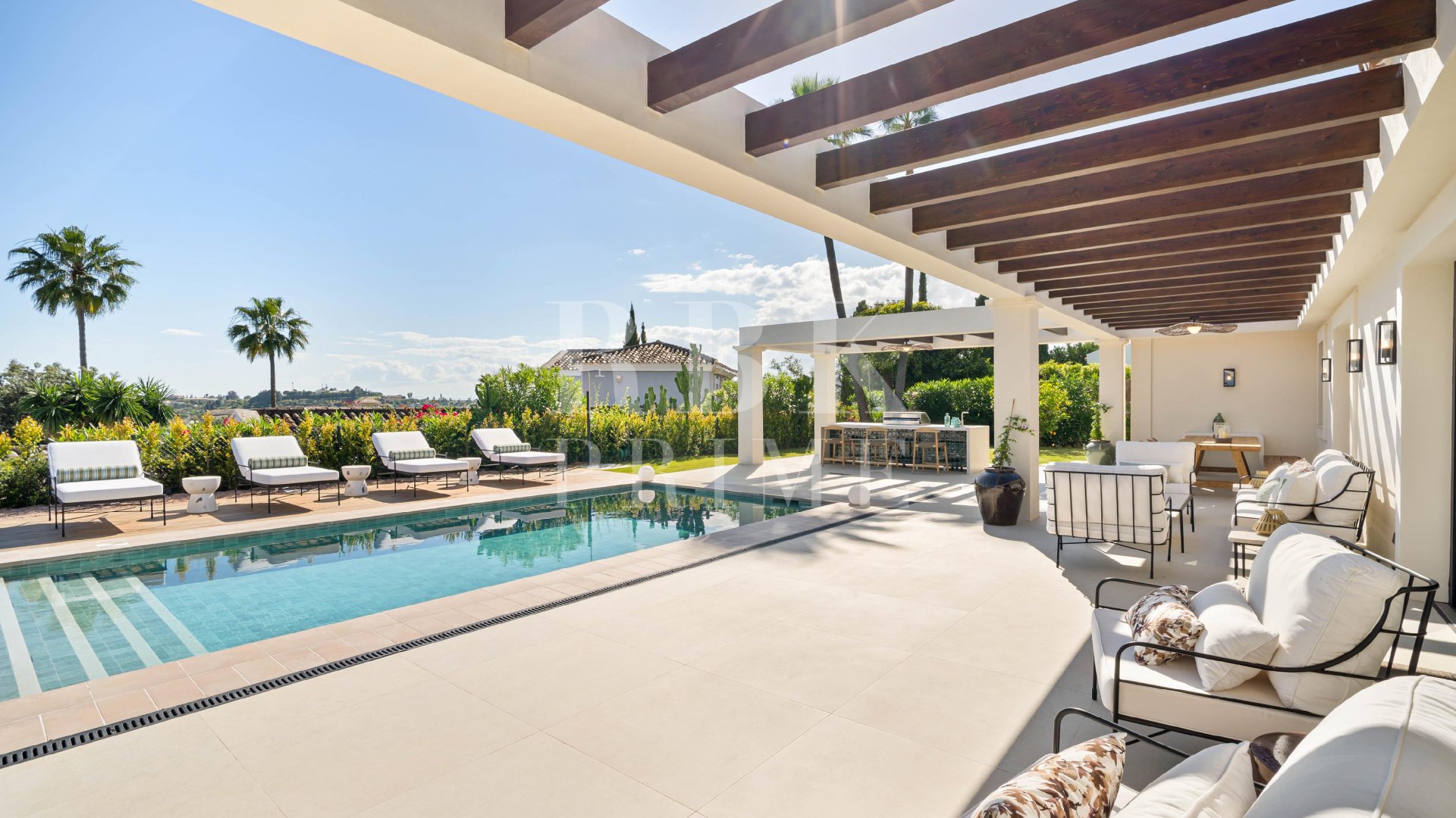 Resale - Villa -
Malaga - Nueva Andalucía