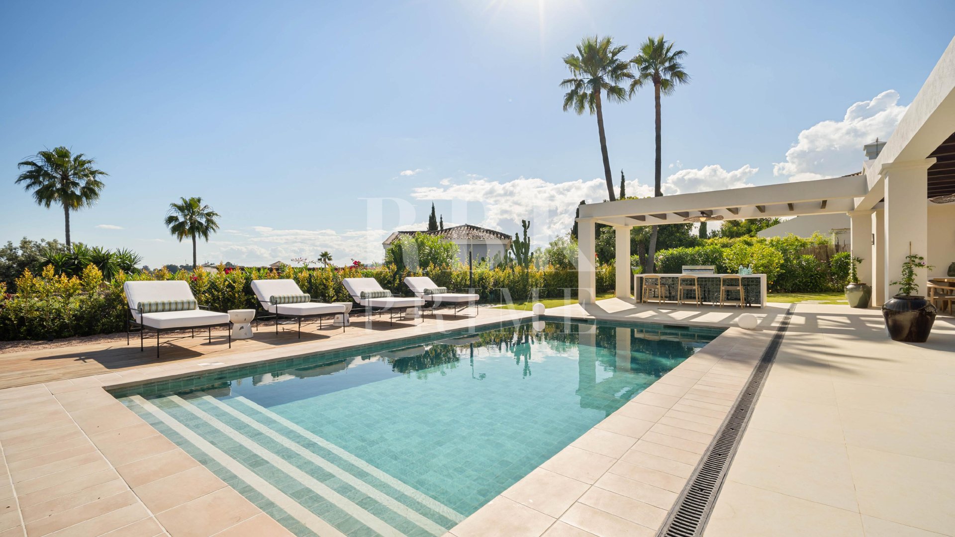 Resale - Villa -
Malaga - Nueva Andalucía