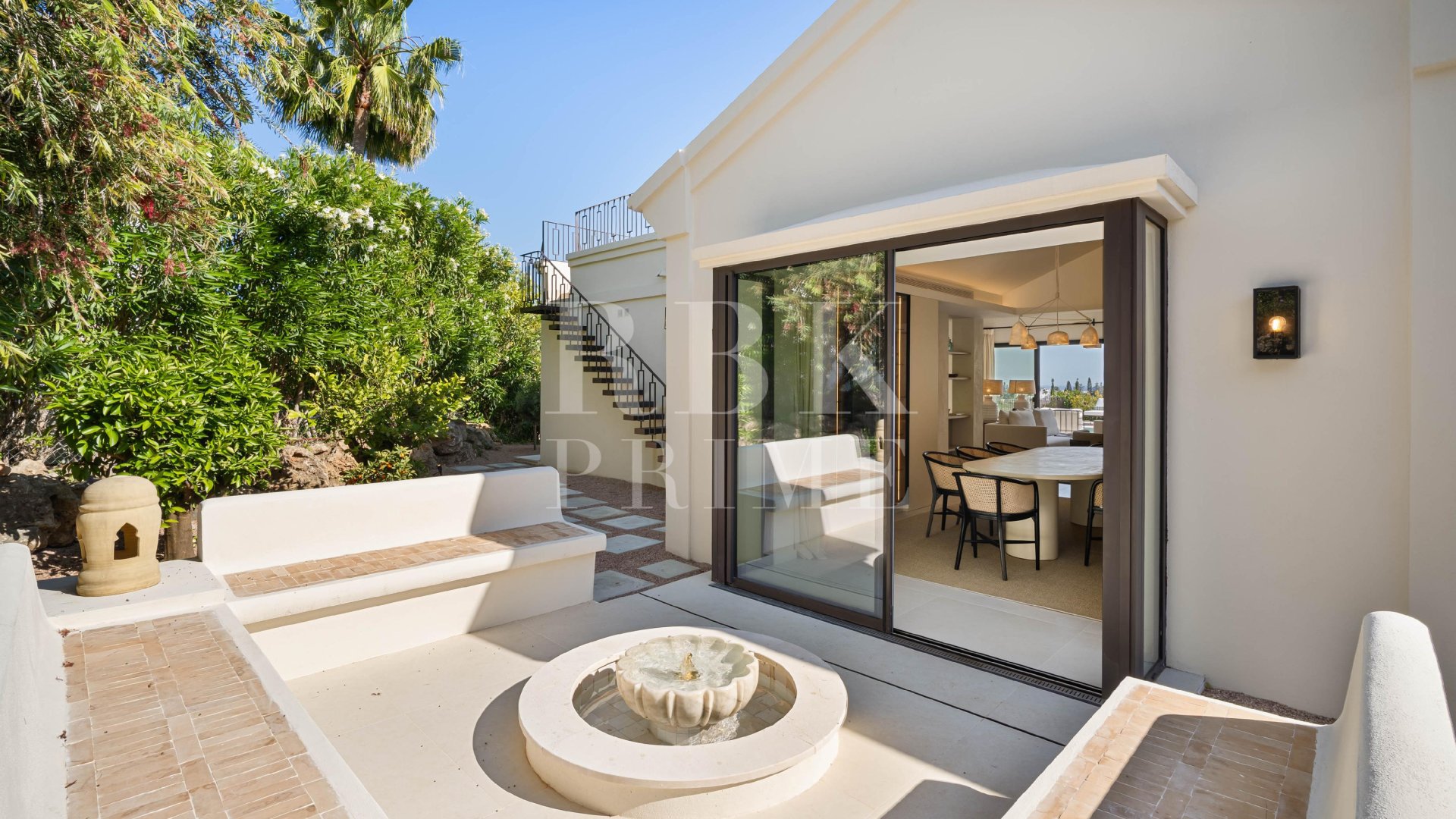 Resale - Villa -
Malaga - Nueva Andalucía