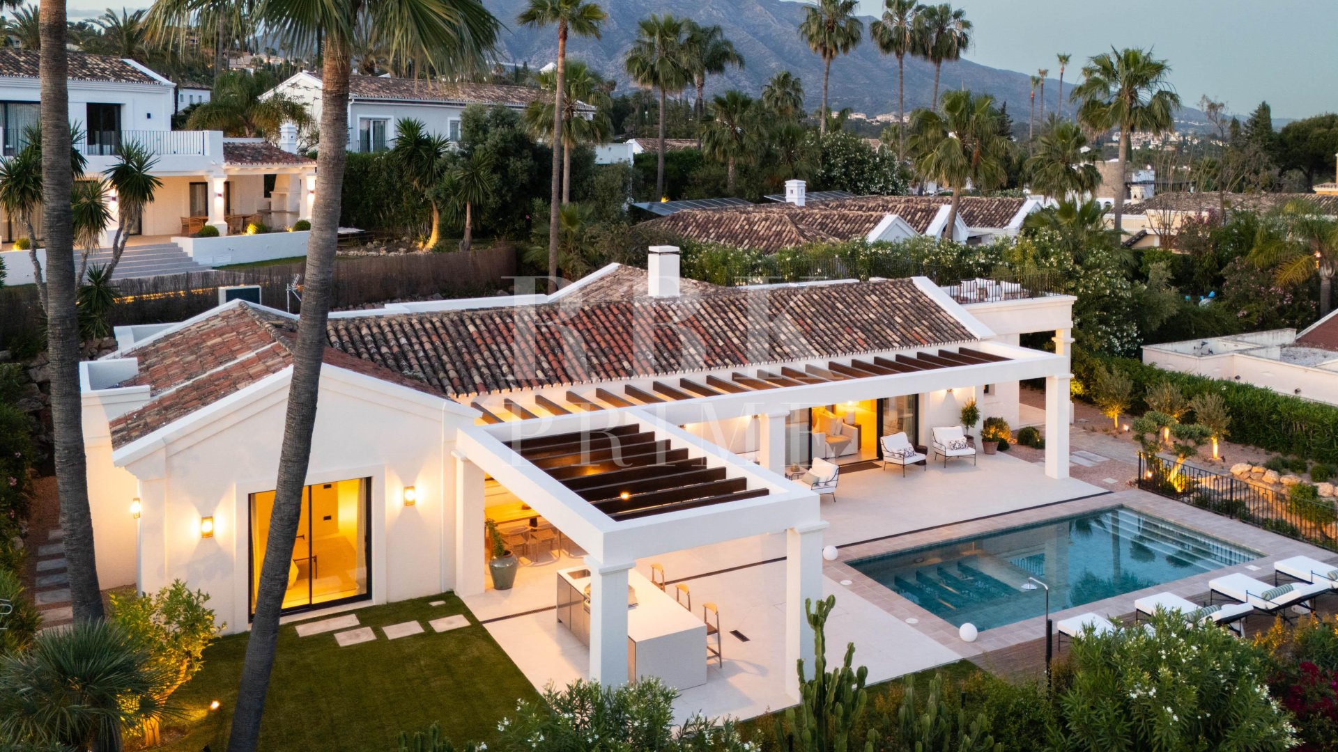 Resale - Villa -
Malaga - Nueva Andalucía