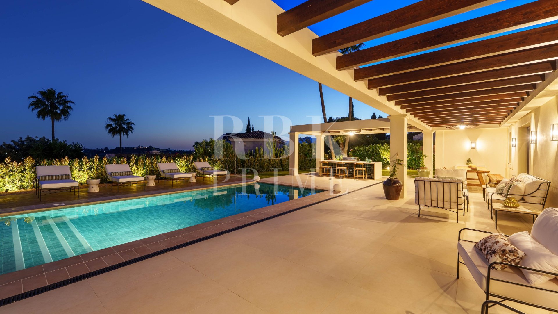 Resale - Villa -
Malaga - Nueva Andalucía