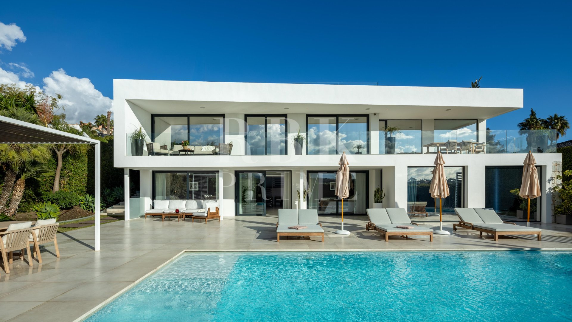 Resale - Villa -
Malaga - Nueva Andalucía