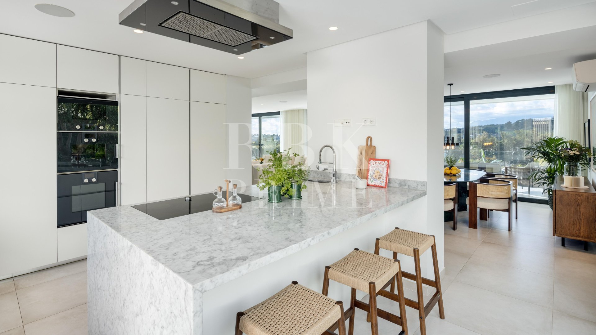 Resale - Villa -
Malaga - Nueva Andalucía